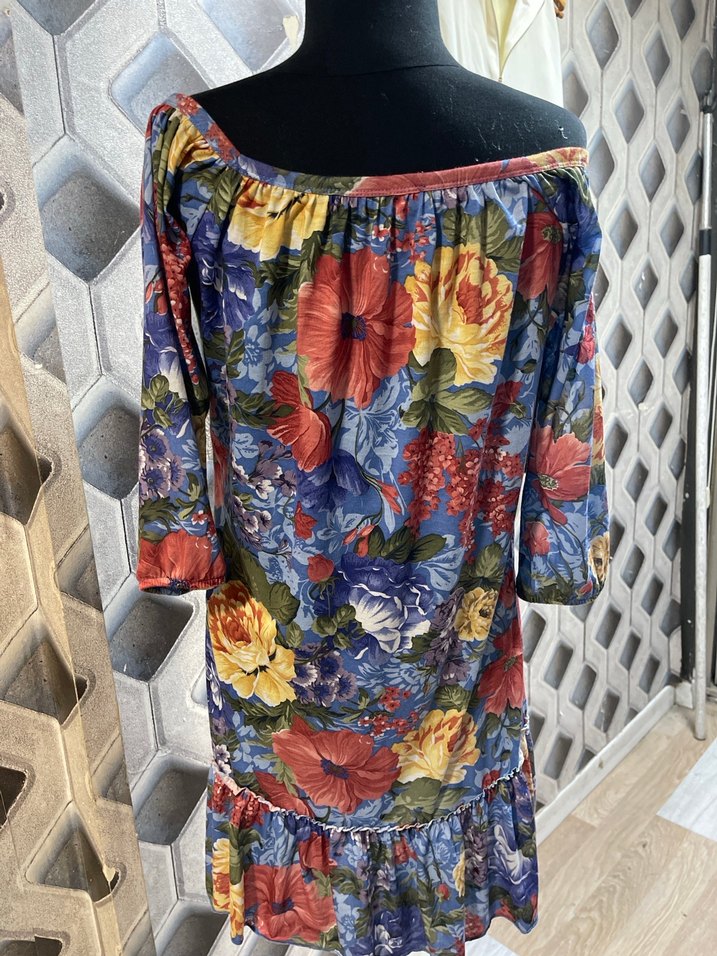 Çiçek Desenli Uzun Kayık Yaka Elbise - Görsel 3