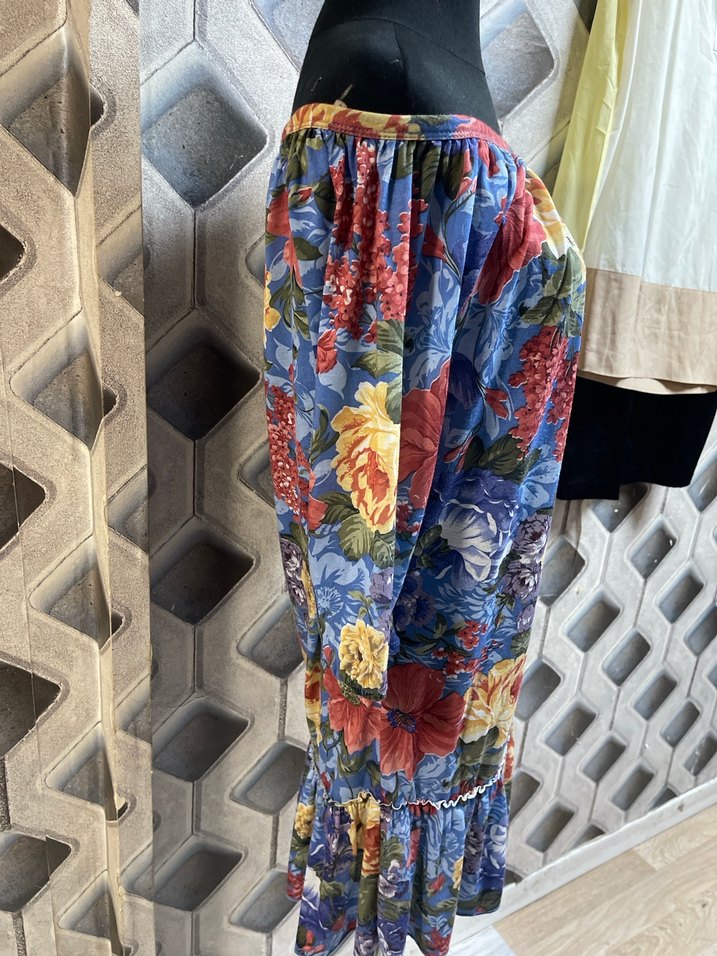 Çiçek Desenli Uzun Kayık Yaka Elbise - Görsel 4