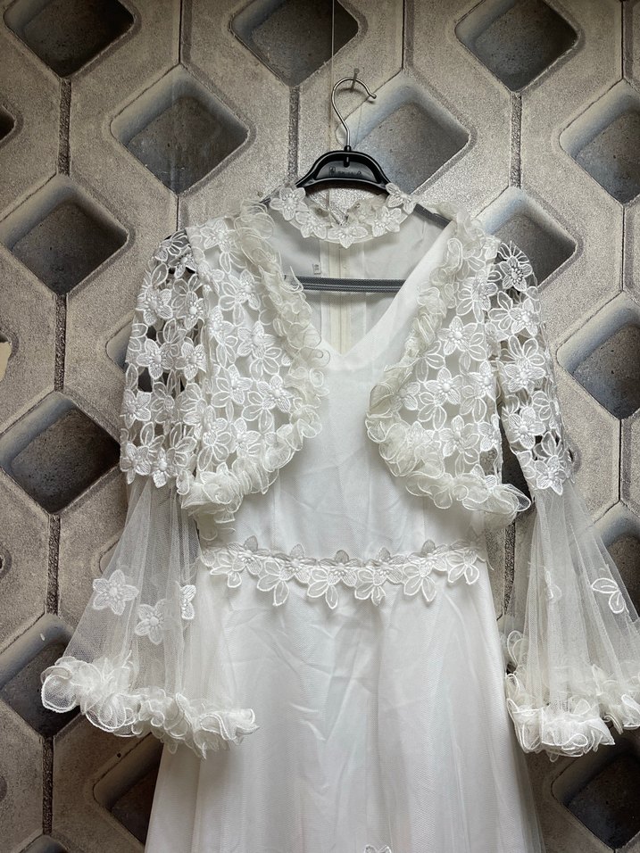 Uzun Kollu Beyaz Nakışlı Vintage Elbise - Görsel 3