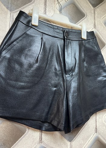 Düğmeli Siyah Mini Şort - Görsel 2