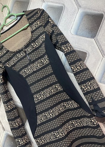 Dantel Detaylı Uzun Kollu Siyah Desenli Elbise - Görsel 2