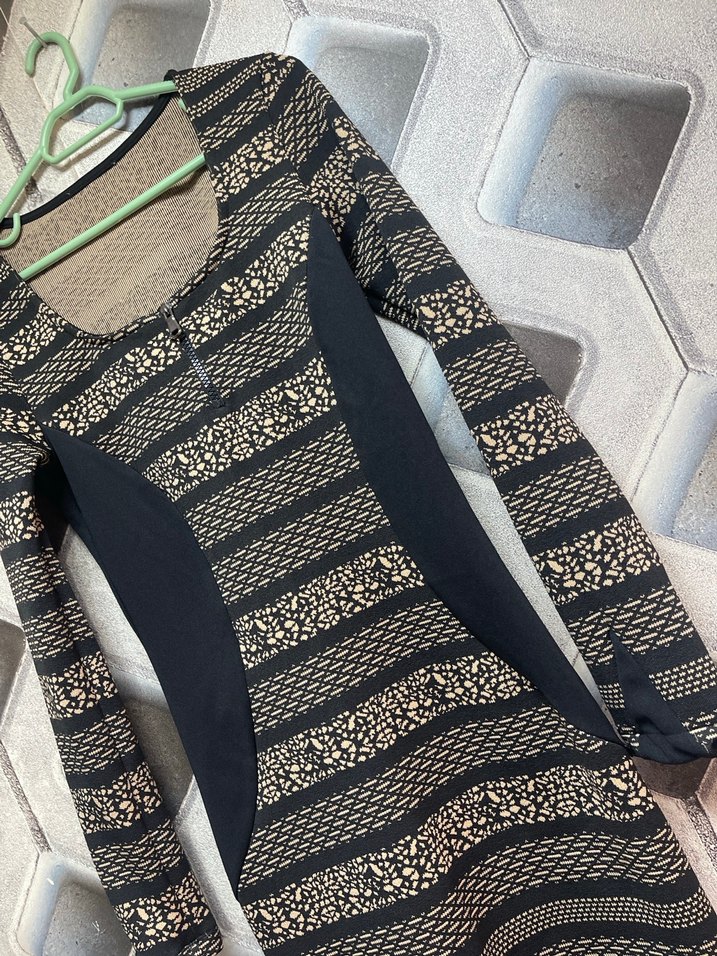 Dantel Detaylı Uzun Kollu Siyah Desenli Elbise - Görsel 2