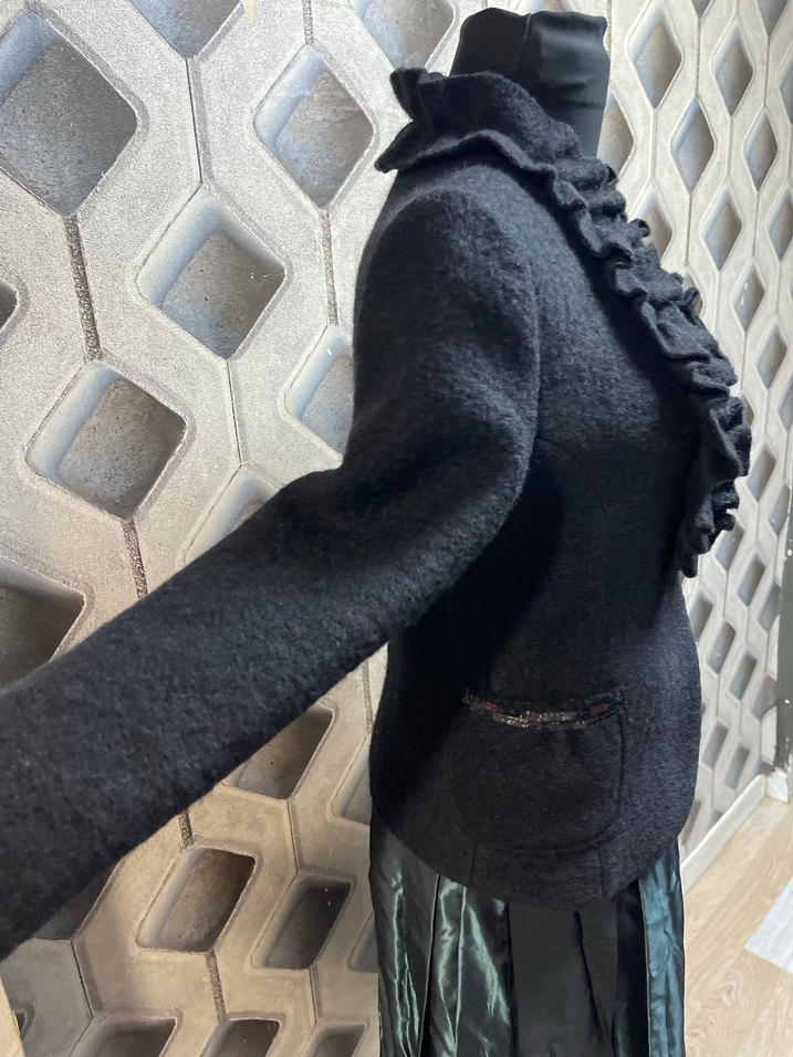 Kadın Siyah Yün Fırfırlı Uzun Blazer Ceket - Görsel 4