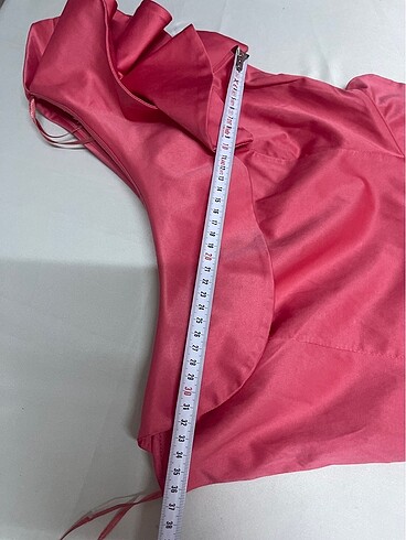 Tek omuzlu kısa abiye - Görsel 4