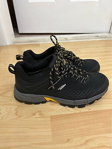 Lumberjack waterproof bot