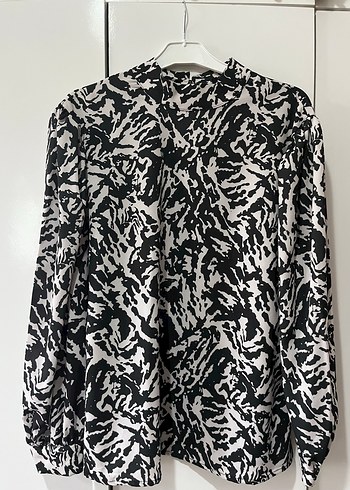Siyah beyaz kadın üst - Görsel 4
