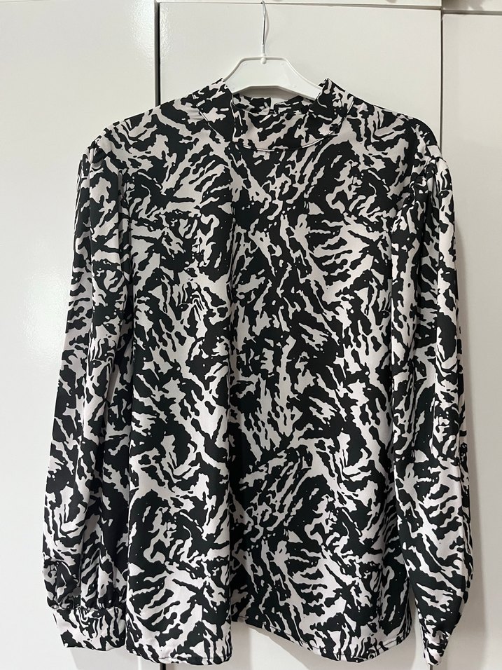 Siyah beyaz kadın üst - Görsel 4