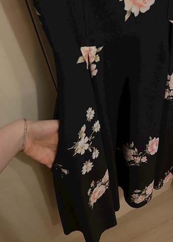 Çiçek Desenli Siyah Midi Elbise - Görsel 3