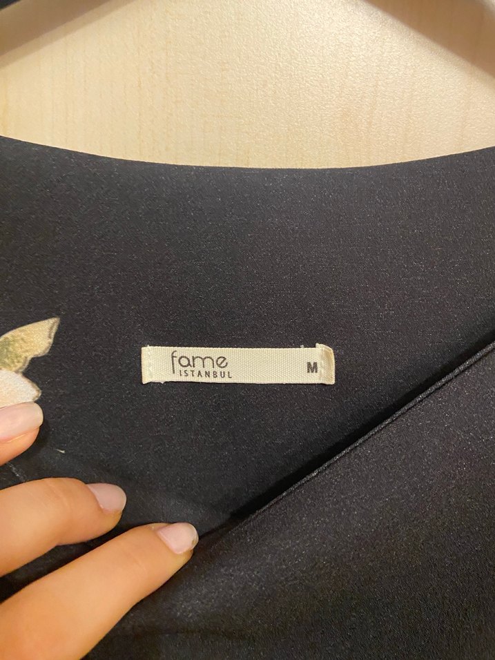 Çiçek Desenli Siyah Midi Elbise - Görsel 2