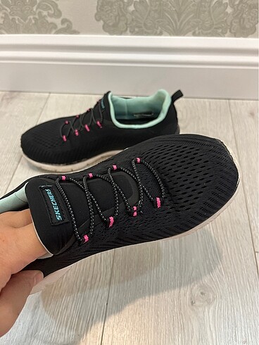 39,5 Beden Skechers spor ayakkabı