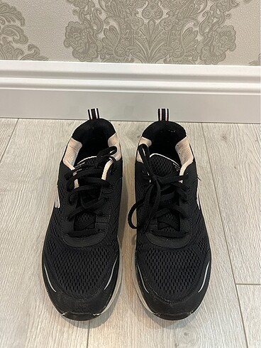 Skechers spor ayakkabı