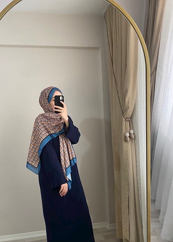 Kadın Lacivert Drapeli Sokak Stili Şal - Görsel 3