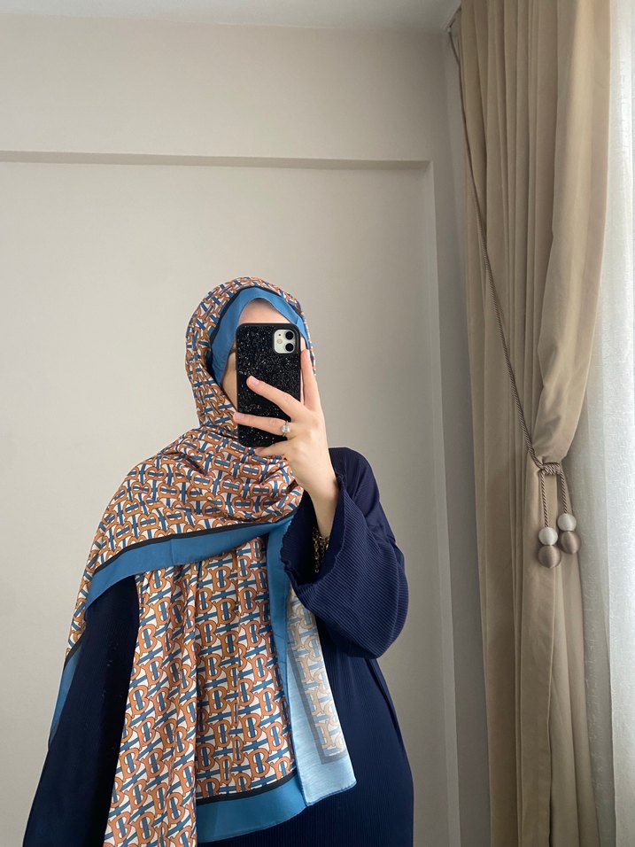 Kadın Lacivert Drapeli Sokak Stili Şal - Görsel 2