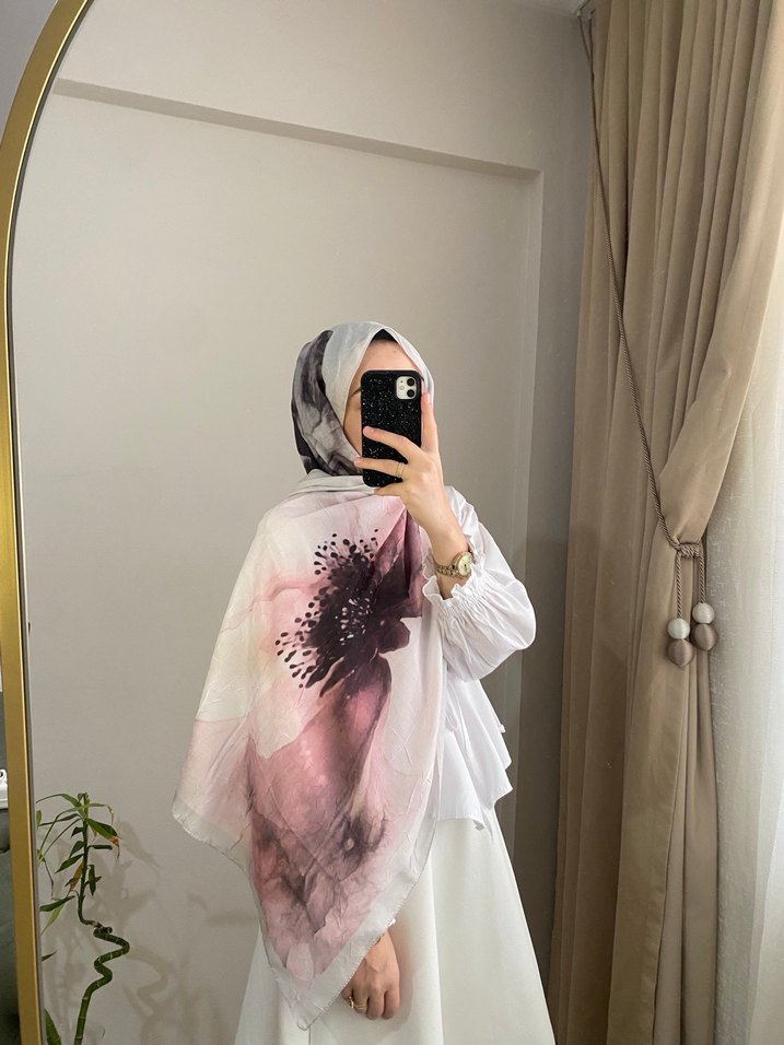 Şeffaf Gri ve Beyaz İpek Görünümlü Kadın Şal - Görsel 2