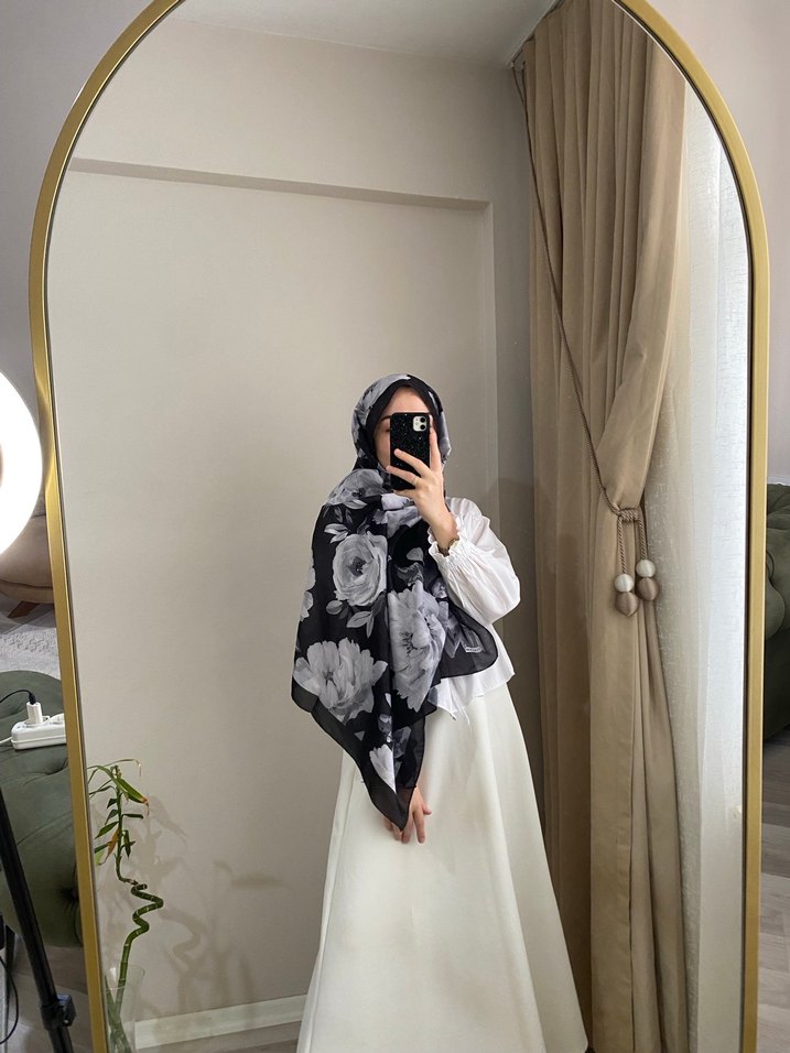 Gri-Beyaz Desenli Kadın Şal - Görsel 3