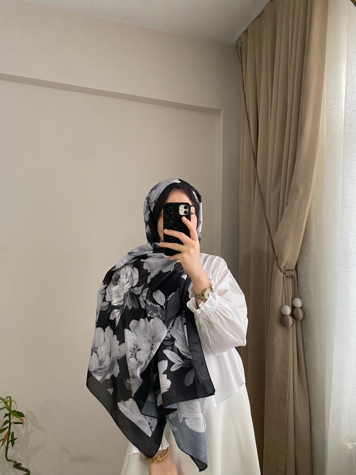 Gri-Beyaz Desenli Kadın Şal - Görsel 2