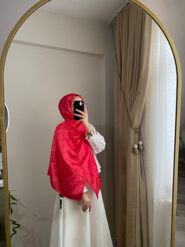 Pembe Dökümlü Kadın Şal - Görsel 2