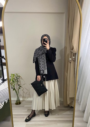 Siyah Desenli Dökümlü Kadın Şal - Görsel 3