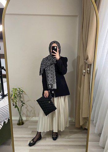 Siyah Desenli Dökümlü Kadın Şal - Görsel 4