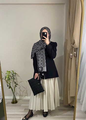 Siyah Desenli Dökümlü Kadın Şal - Görsel 2