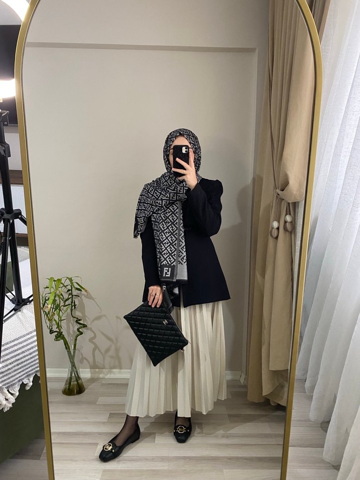 Siyah Desenli Dökümlü Kadın Şal - Görsel 4