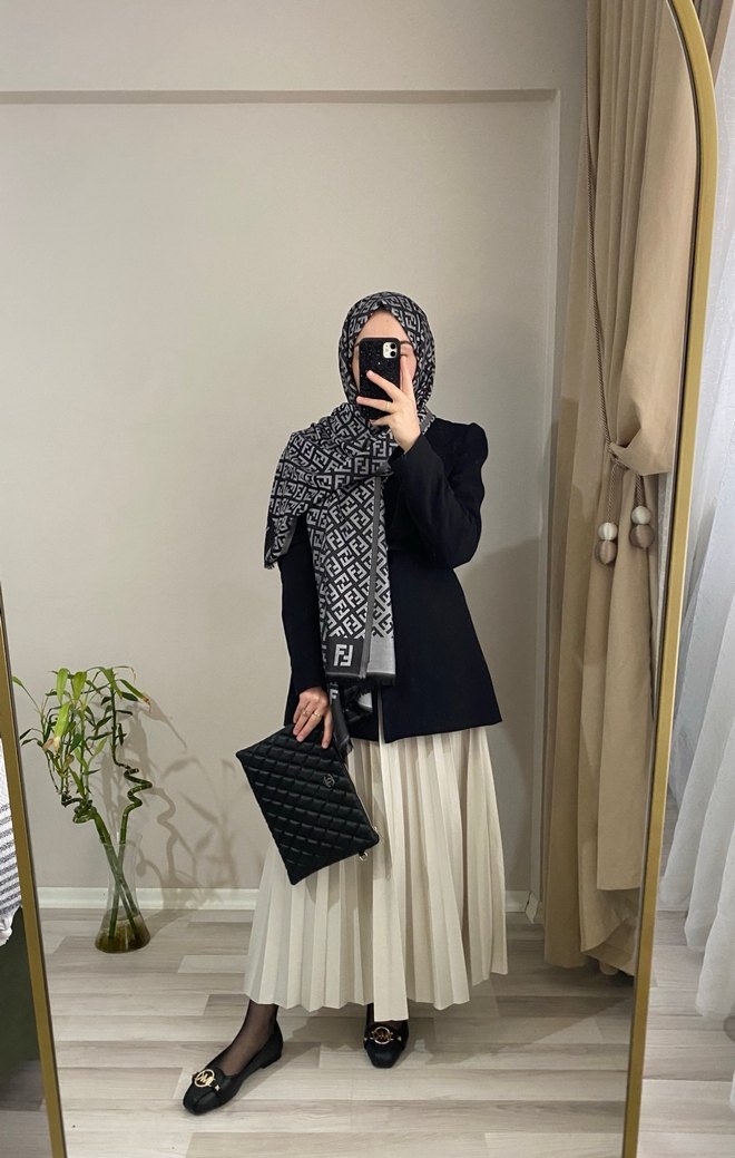 Siyah Desenli Dökümlü Kadın Şal - Görsel 2