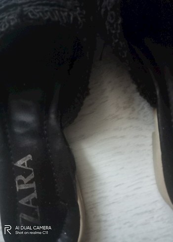 Zara Siyah Nakışlı Tokalı Topuklu Kadın Terlik