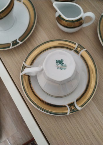 Beden beyaz Renk Beyaz ve Altın Detaylı Porselen Çay Seti