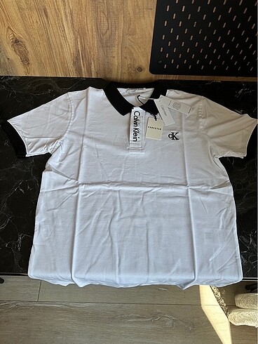 CALVİN KLEİN POLO YAKA T-SHİRT M BEDEN