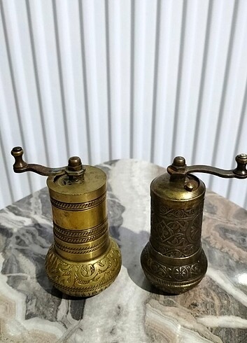 2 adet Pirinç eski baharat değirmeni