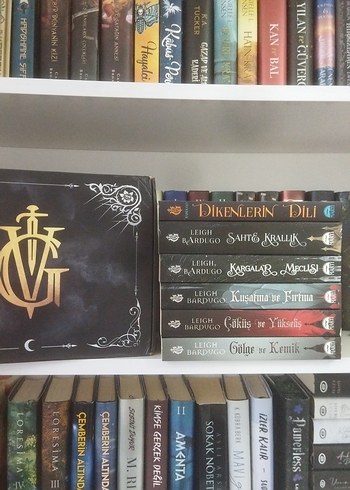 grishaverse serisi Leigh Bardugo