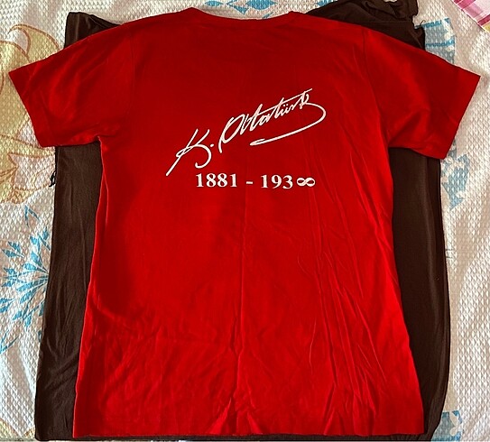 Diğer Atatürk Portreli Kırmızı tshirt