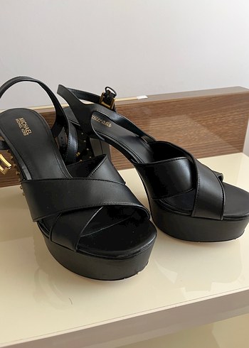 Altın Renkli Tokalı Platform Topuklu Kadın Ayakkabı - Görsel 4