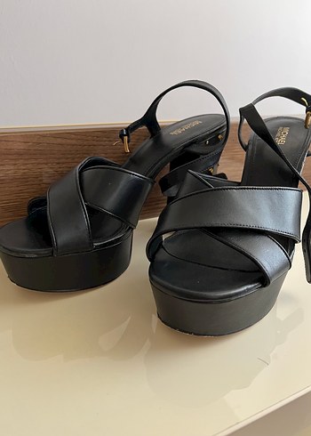 Altın Renkli Tokalı Platform Topuklu Kadın Ayakkabı - Görsel 5