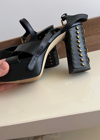 Altın Renkli Tokalı Platform Topuklu Kadın Ayakkabı - Görsel 6