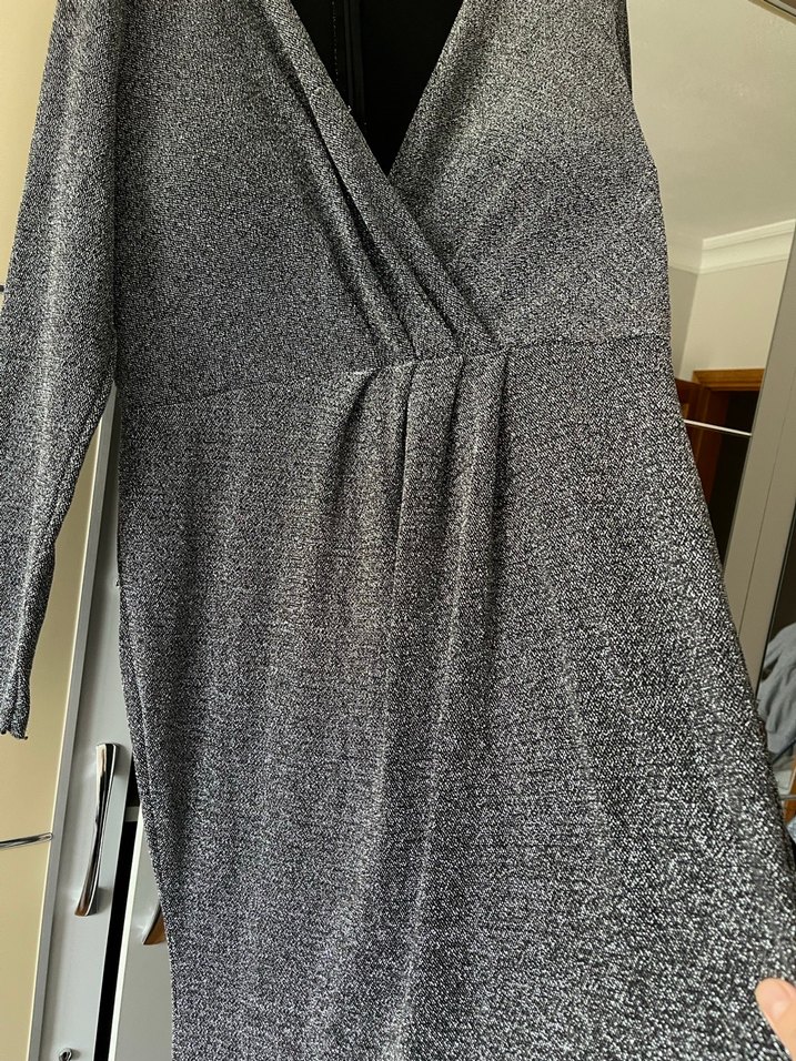Gri Pilili V Yakalı Uzun Kollu simli balık abiye Elbise - Görsel 2