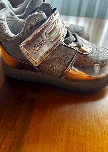 Kız Çocuk Parlak Altın Desenli Spor Ayakkabı - Görsel 3