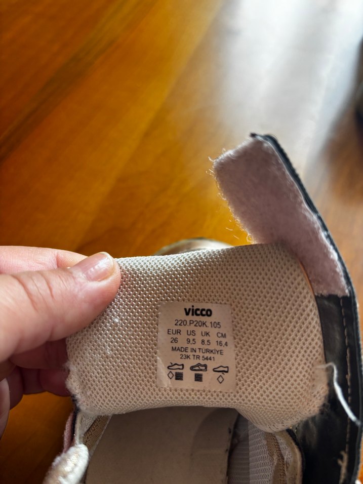 Kız Çocuk Parlak Altın Desenli Spor Ayakkabı - Görsel 4