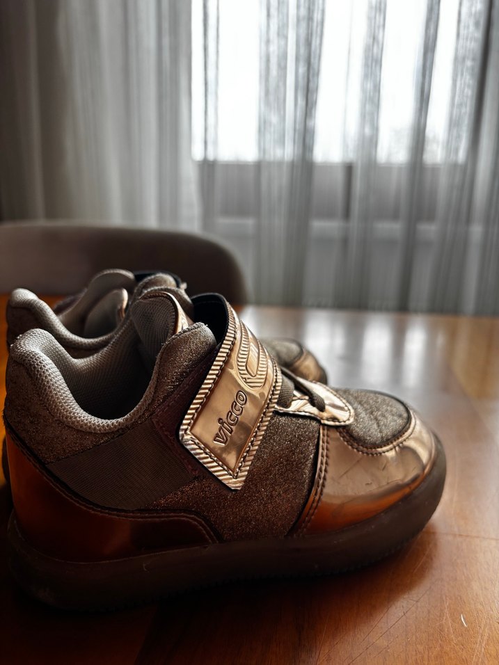 Kız Çocuk Parlak Altın Desenli Spor Ayakkabı - Görsel 2