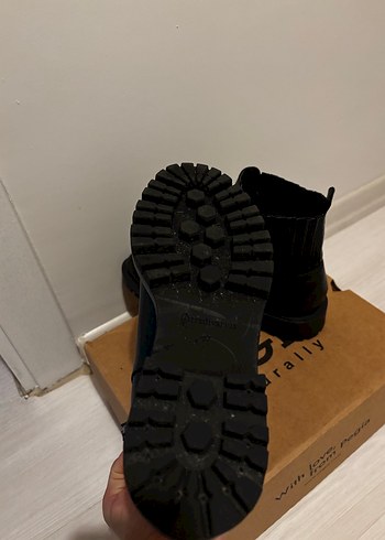 Stradivarius bot - Görsel 3