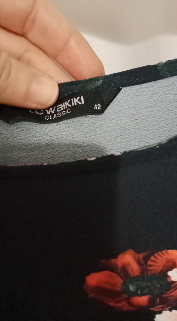 Siyah Çiçek Desenli Uzun Kollu Bluz - Görsel 3