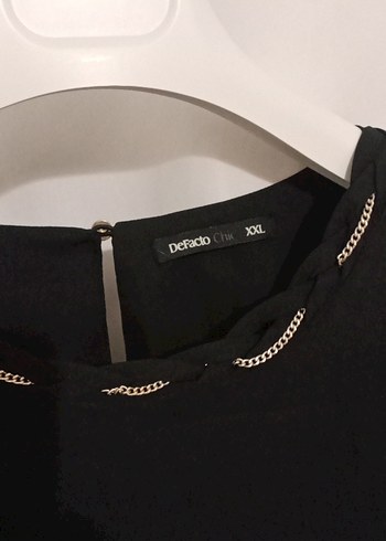 Zincir Detaylı Siyah Kadın Bluz - Görsel 2