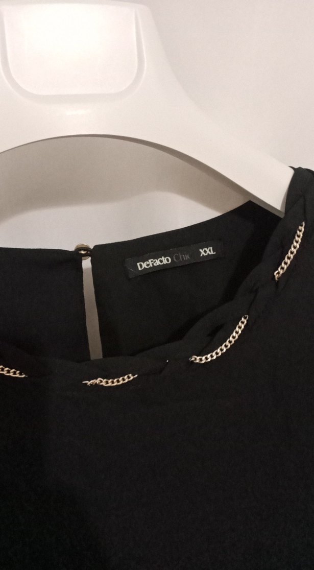 Zincir Detaylı Siyah Kadın Bluz - Görsel 2