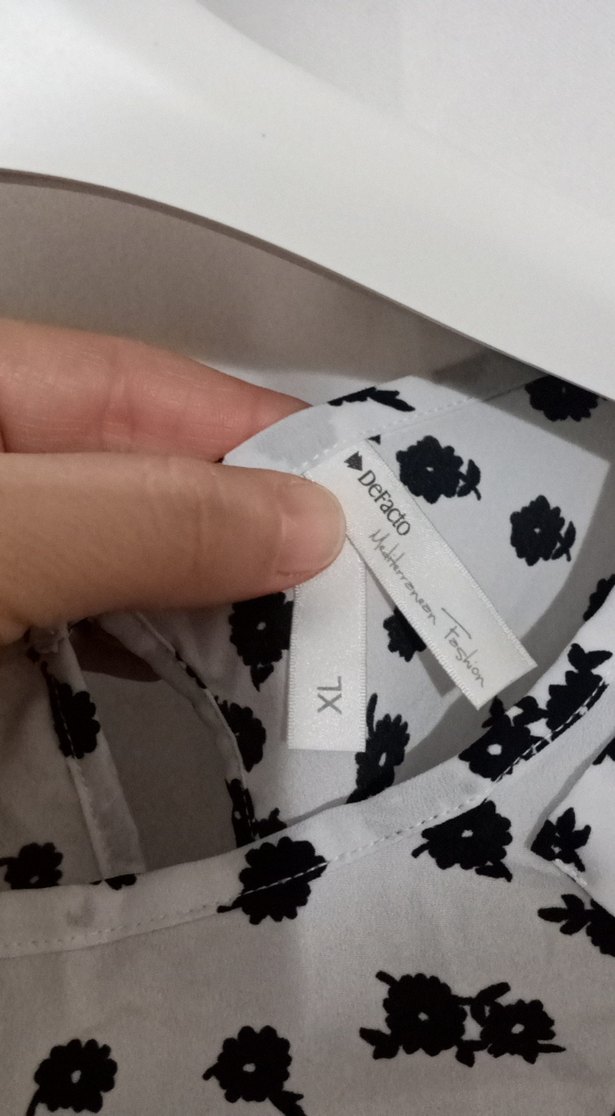 Kadın Beyaz Desenli Uzun Kollu Bluz - Görsel 2