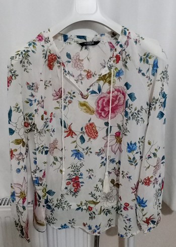 Çiçek Desenli V Yakalı Püsküllü Bluz - Görsel 2