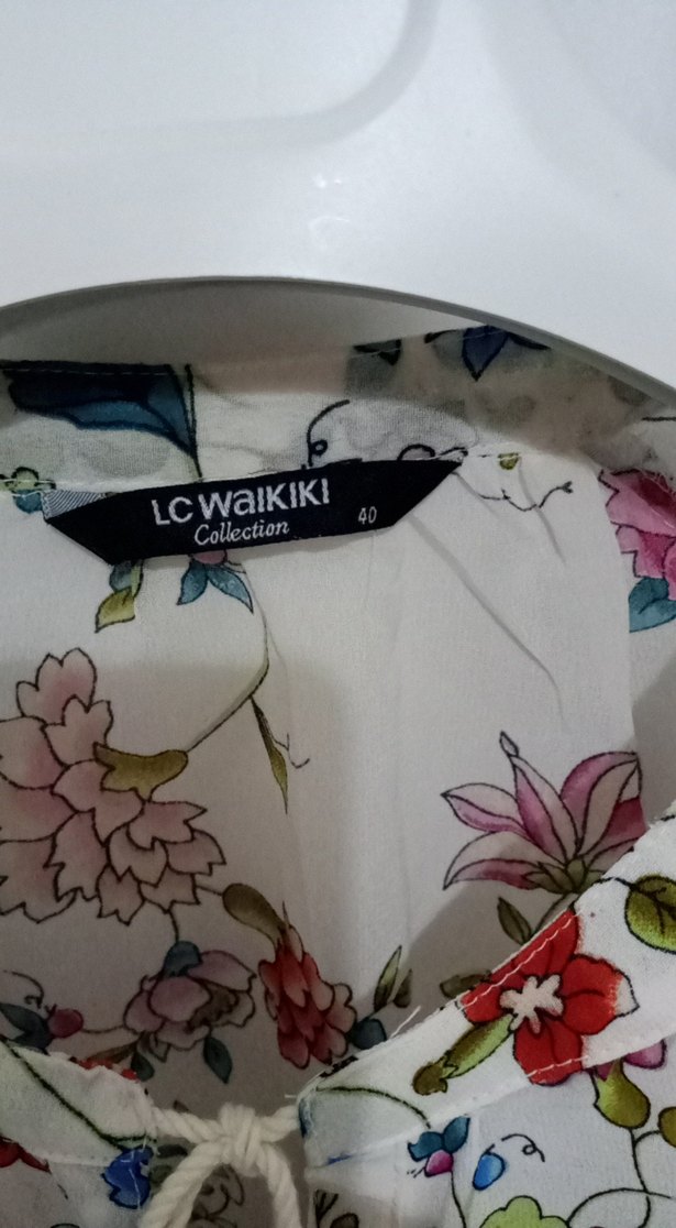 Çiçek Desenli V Yakalı Püsküllü Bluz - Görsel 3