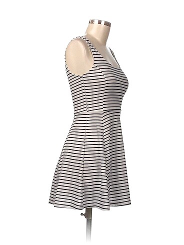H&M H&M Kısa Elbise %70 İndirimli.