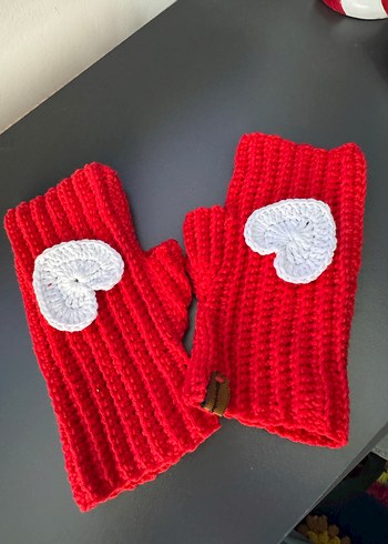 Kırmızı Örgü Kadın Eldivenleri Kalp Detaylı - Görsel 2