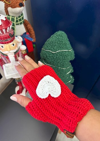Kırmızı Örgü Kadın Eldivenleri Kalp Detaylı - Görsel 3