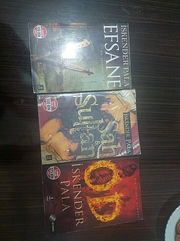Beden Kitap, İskender pala